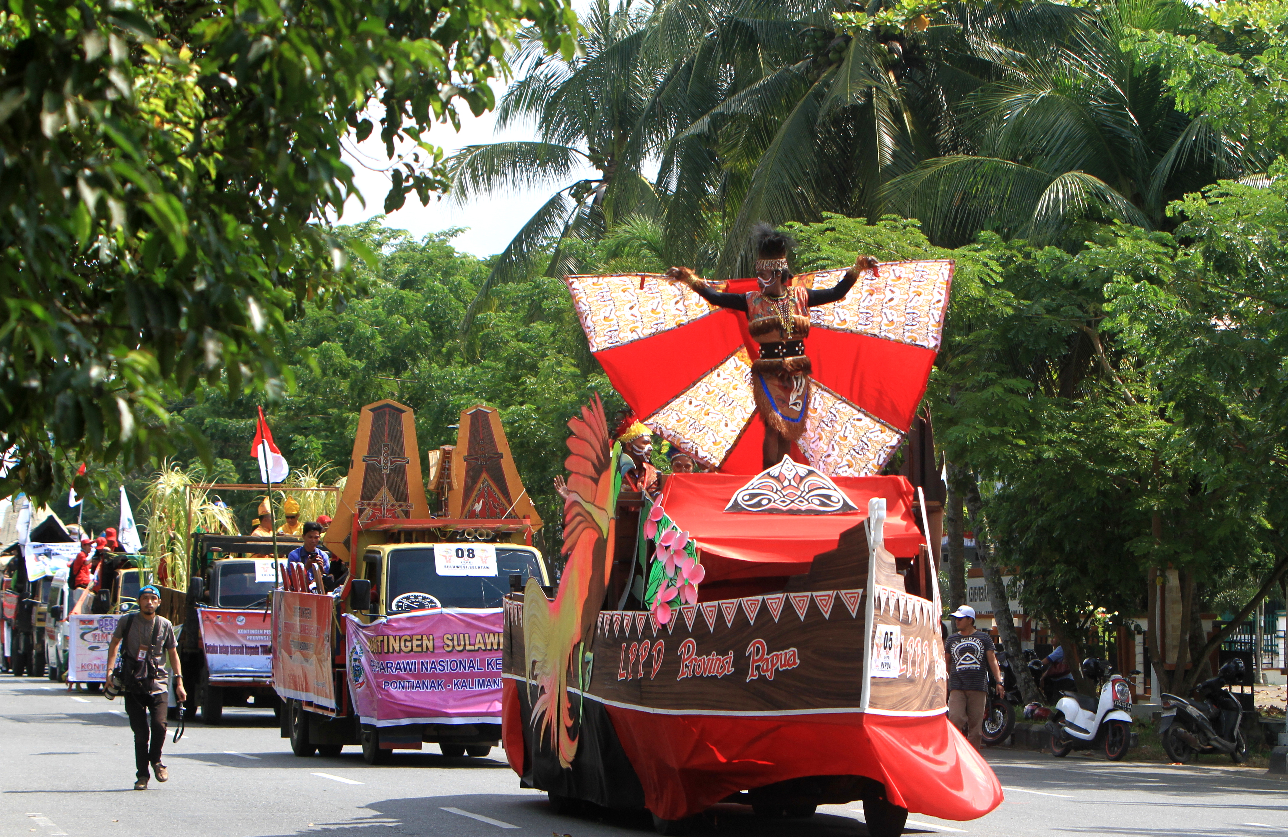 34 MOBIL HIAS MERIAHKAN PAWAI KARNAVAL PESPARAWI 2018
