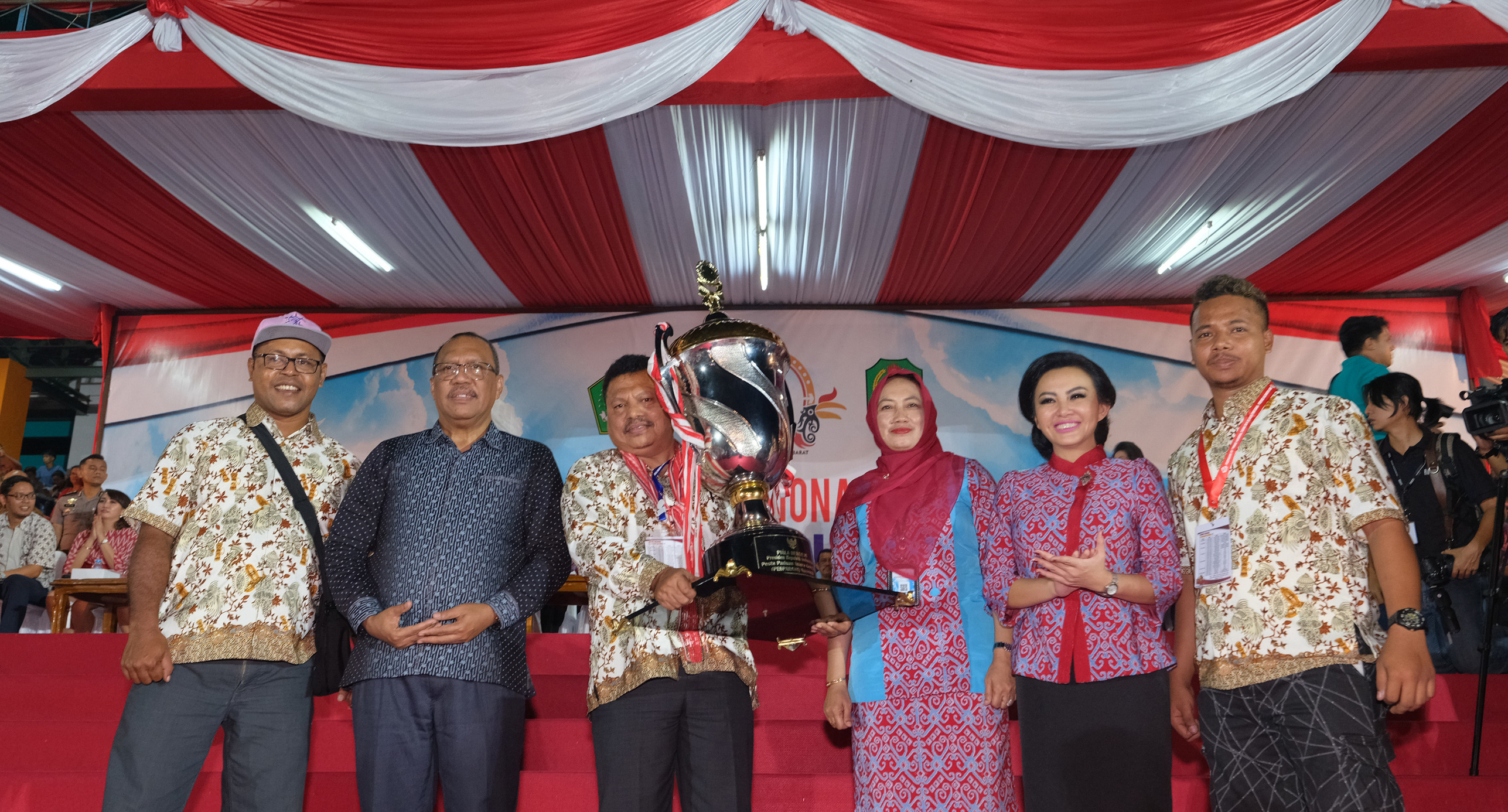 PAPUA BARAT JUARA UMUM PESPARAWI XII