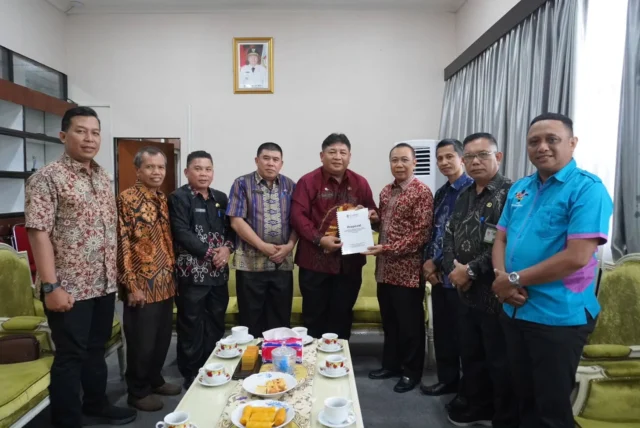 Jumat, 31 Mei 2024 - Audiensi dengan Staf Ahli Gubernur Kalimantan Barat dalam rangka persiapan Pesparawi Nasional XIV